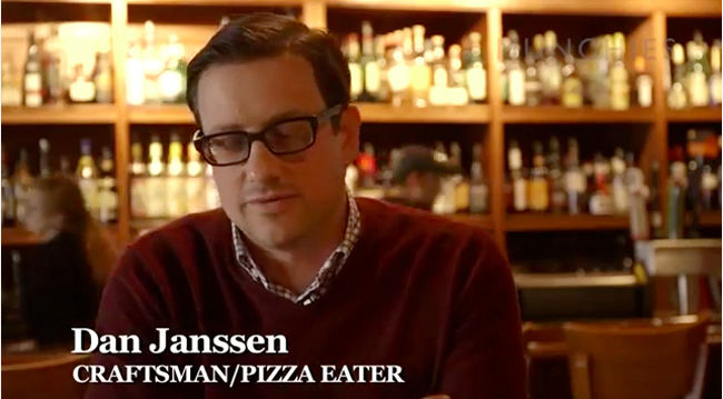 Uncle foreigner has been eating pizza every day for 25 years, and he is happy even after eating his favorite food - top emoticon