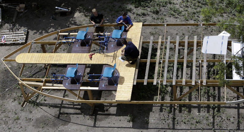 DIY a boat out of plastic bottles and sail 500 miles--top emoticon