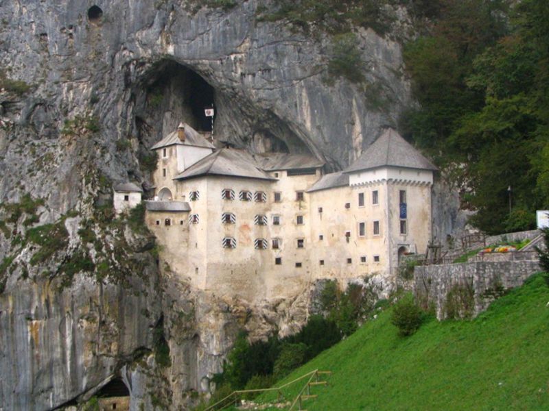 25 Most Charming Castles in the World - Pinned Emoticons