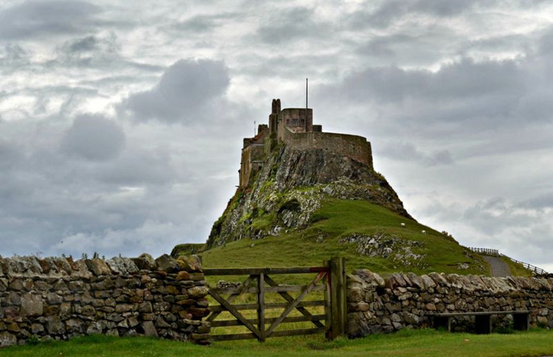 25 Most Charming Castles in the World - Pinned Emoticons