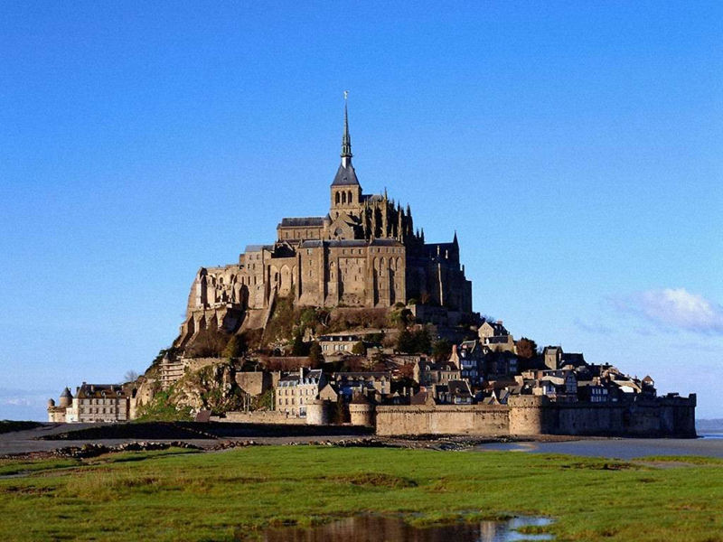 25 Most Charming Castles in the World - Pinned Emoticons