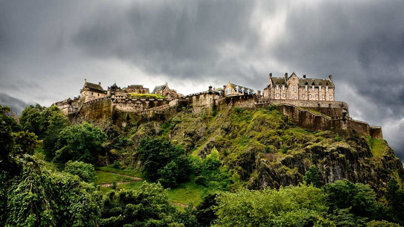25 Most Charming Castles in the World - Pinned Emoticons