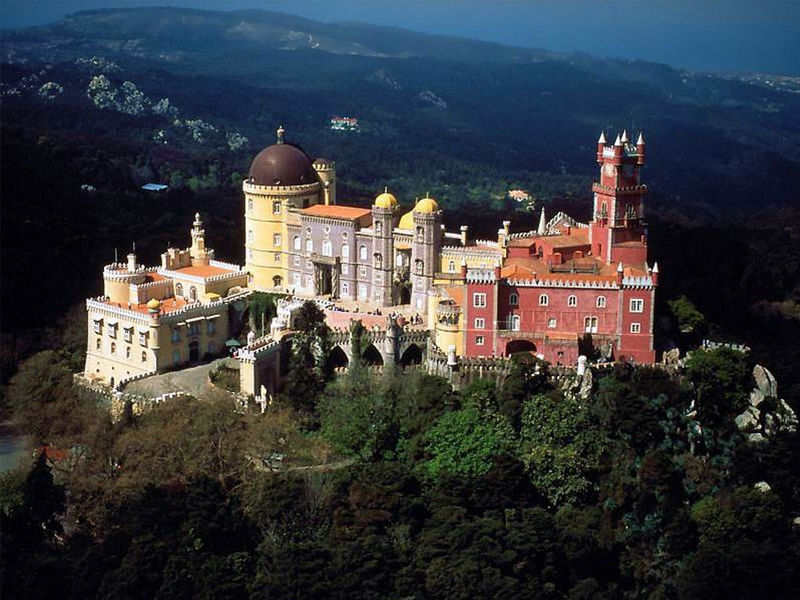 25 Most Charming Castles in the World - Pinned Emoticons