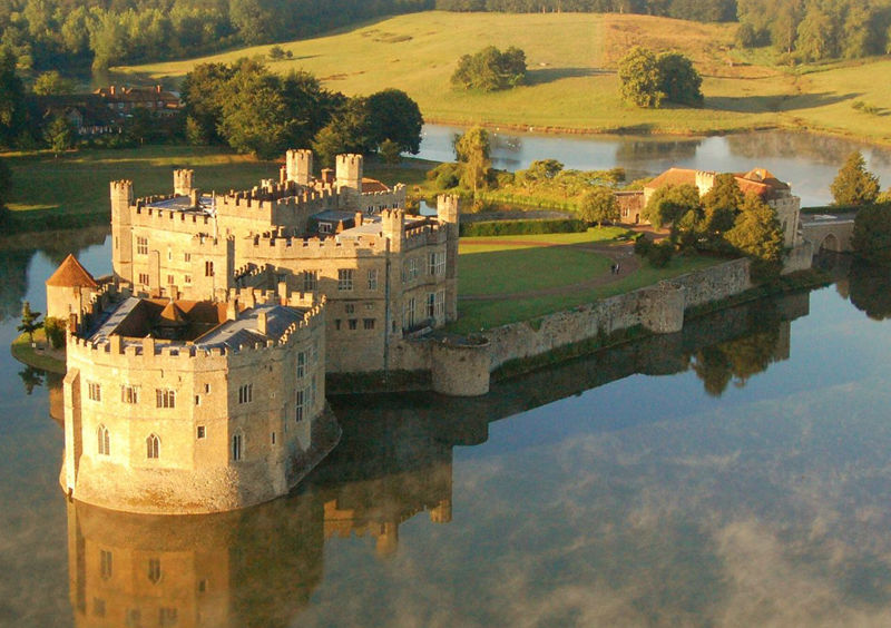 25 Most Charming Castles in the World - Pinned Emoticons