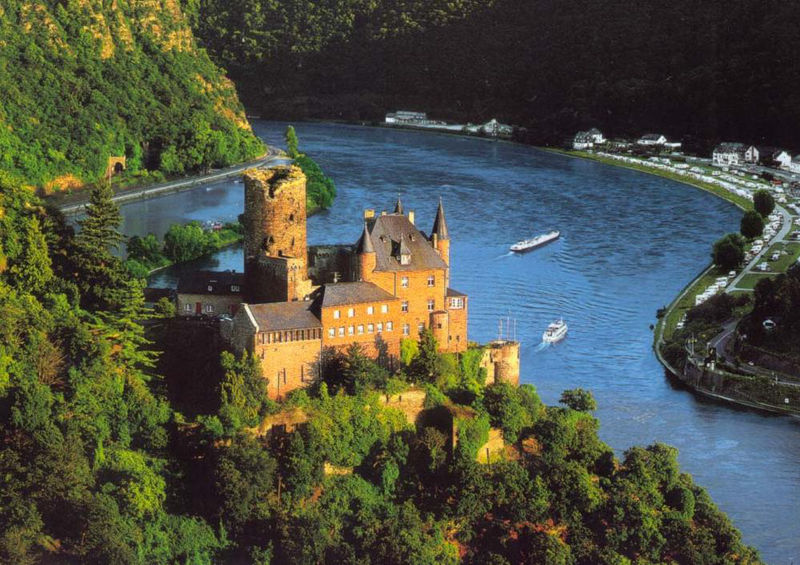 25 Most Charming Castles in the World - Pinned Emoticons