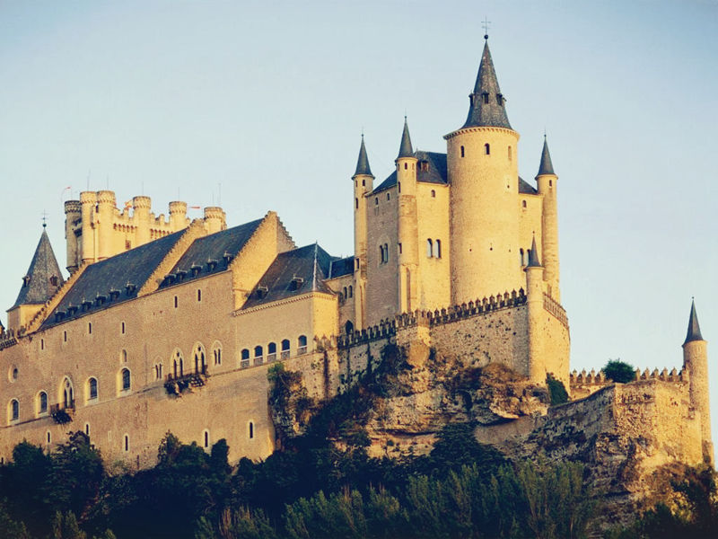 25 Most Charming Castles in the World - Pinned Emoticons