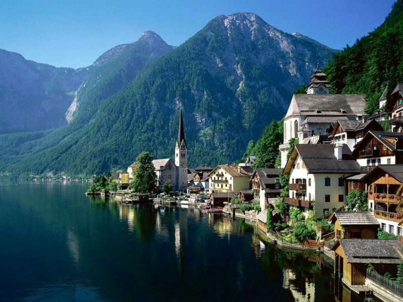 25 Most Charming Castles in the World - Pinned Emoticons
