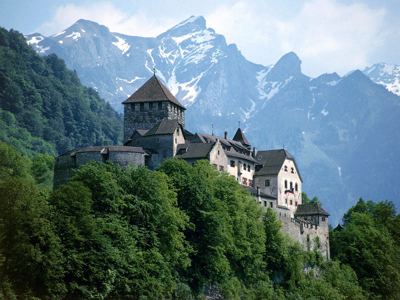 25 Most Charming Castles in the World - Pinned Emoticons