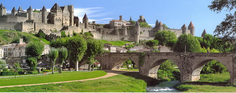 25 Most Charming Castles in the World - Pinned Emoticons