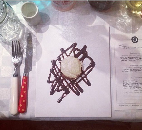 Spend $50 to eat in a trash can to encourage people not to waste food - top emoticon
